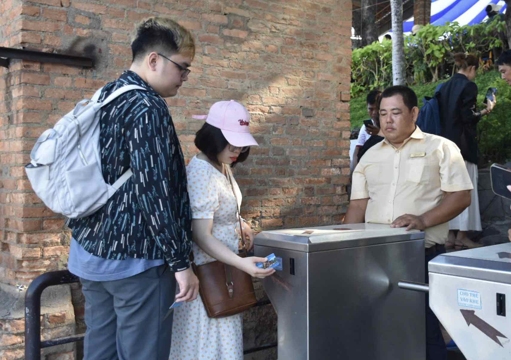 Las autoridades de la provincia de Khanh Hoa coordinaran la inspeccion y el tratamiento de las violaciones la presion de precios y la estafa a los turistas. Foto: Huu Long