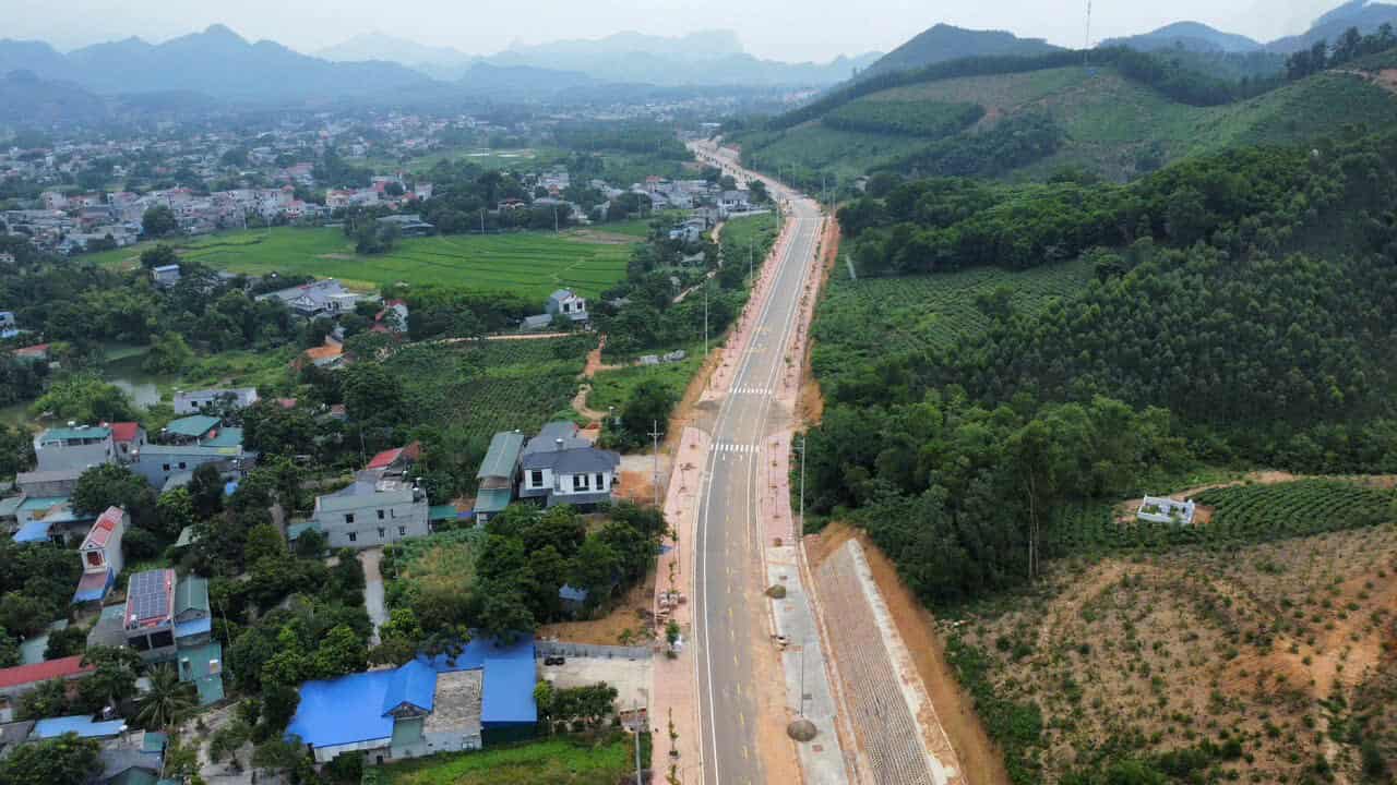 Tuyen duong hoan thanh cung la diem dau ket noi voi tuyen duong tu xa Son Duong di xa Tan Trao. Anh: Lam Thanh