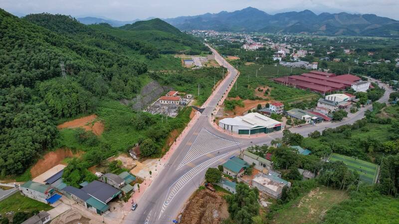 Diem dau cua du an tuyen duong tranh thi tran Son Duong. Anh: Quoc Viet