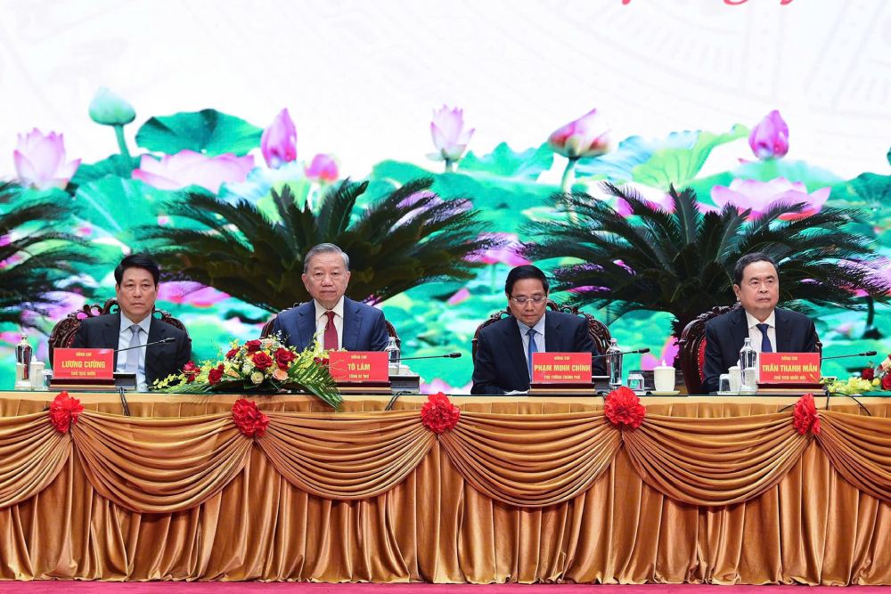 Tong Bi thu To Lam cung cac lanh dao Dang, Nha nuoc chu tri Hoi nghi. Anh: Tran Thuong
