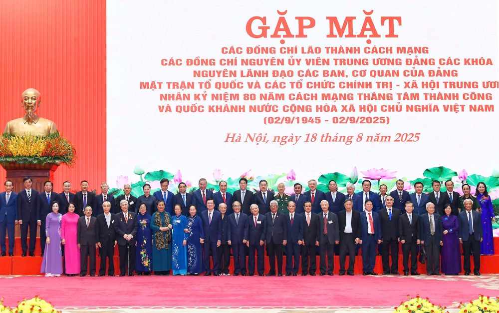 Tong Bi thu To Lam voi cac lanh dao, nguyen lanh dao Dang, Nha nuoc va cac dai bieu. Anh: Hai Nguyen