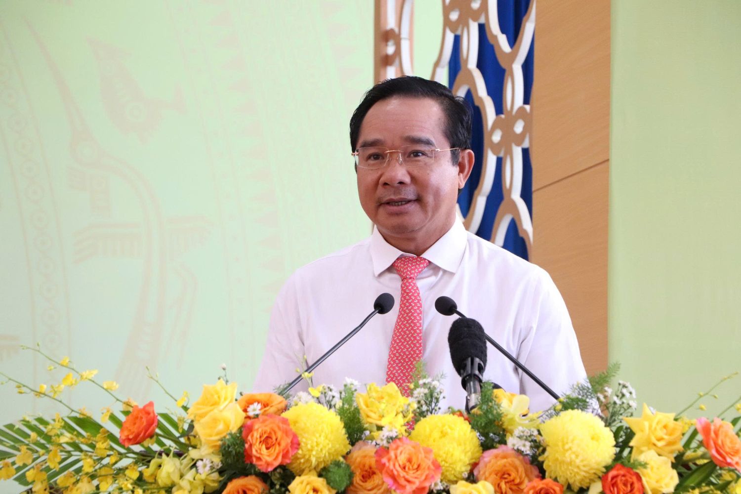 Chairman of the Ho Chi Minh City People's Committee Nguyen Van Duoc gave a speech at the Di An Ward Party Congress. Photo: Dinh Trong