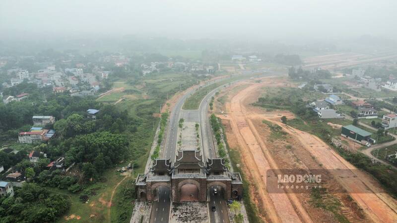 Tuyen duong noi ho Nui Coc voi tong muc dau tu khoang 2.100 ti dong dang gap rut hoan thien. Anh: Dang Vu.