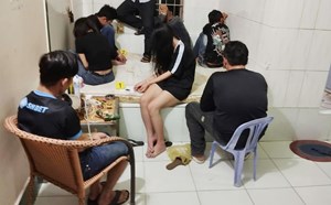 Bắt quả tang 11 nam, nữ đang bay lắc trong phòng trọ sau khi phê ma túy