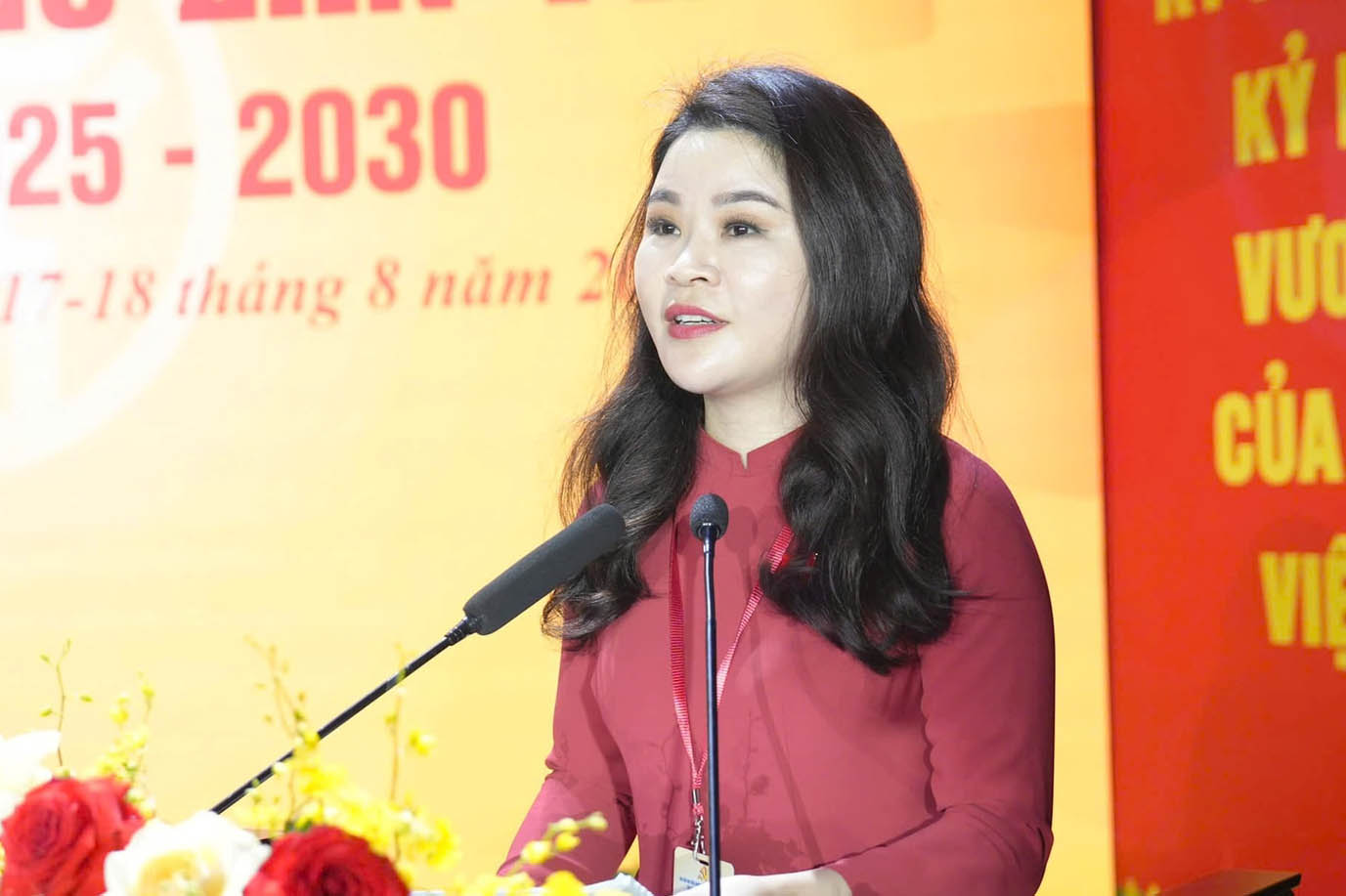 Former Secretary of the Hanoi Youth Union Chu Hong Minh was appointed to hold the position of Secretary of the Hai Ba Trung Ward Party Committee, term 2025-2030. Photo: Dinh Hiep