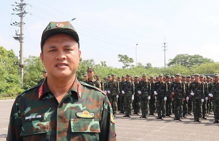 Trung ta Nguyen Viet Luan - Giao vien Khoi Nam dan quan tu ve. Anh: Nguyen Linh