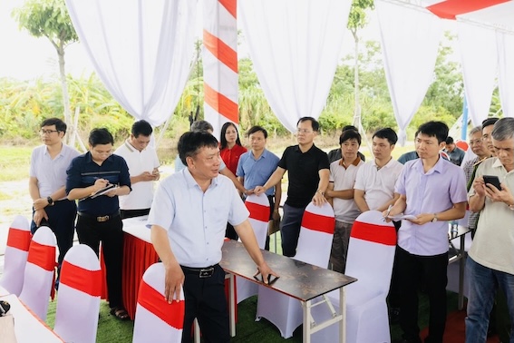 Hai Phong City leaders inspected the preparation work at the groundbreaking ceremony for key projects in Tan Hung ward. Photo: Hoang Yen