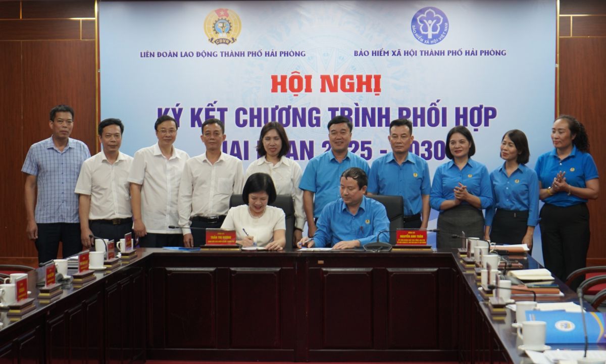 Hai co quan ki ket chuong trinh phoi hop 2025-2030. Ảnh: Mai Dung