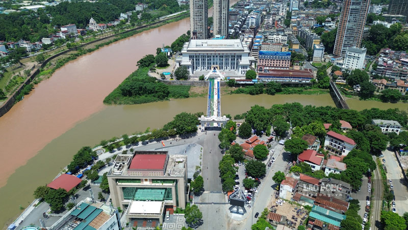 Toan canh Cua khau Quoc te Lao Cai nhin tu tren cao. Anh: Dinh Dai