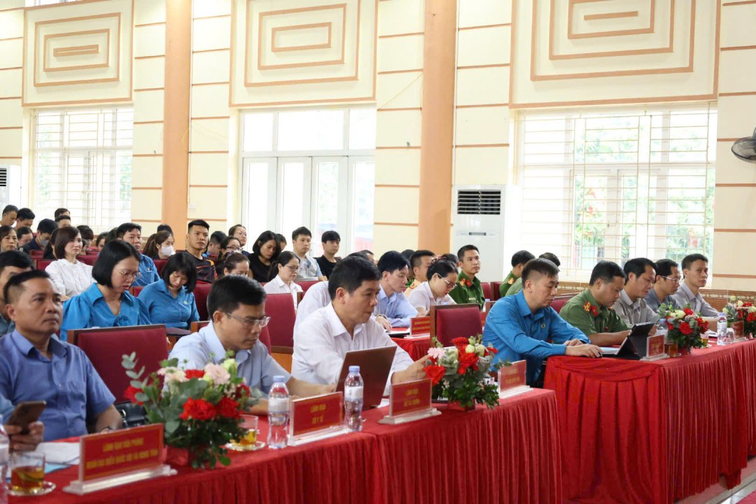 Dai bieu tham du hoi nghi. Anh: Quyet Chien 