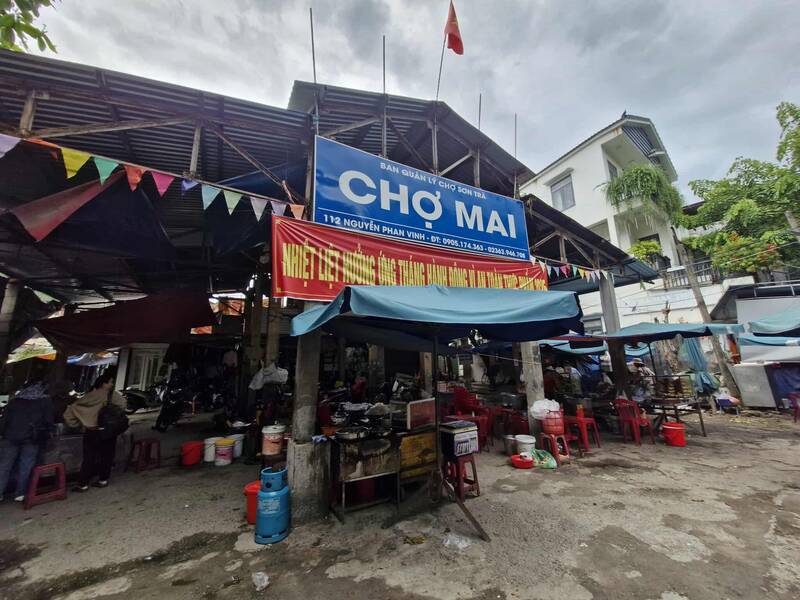 Tiểu thương Đà Nẵng kể nỗi ám ảnh khi mưa ngập, bạt che chằng chịt ở khu chợ 2.000m2