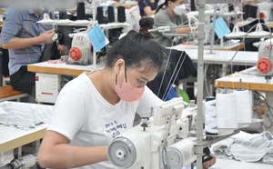 Công nhân, viên chức, lao động tìm hiểu về Luật Công đoàn và Luật Bảo hiểm xã hội năm 2024