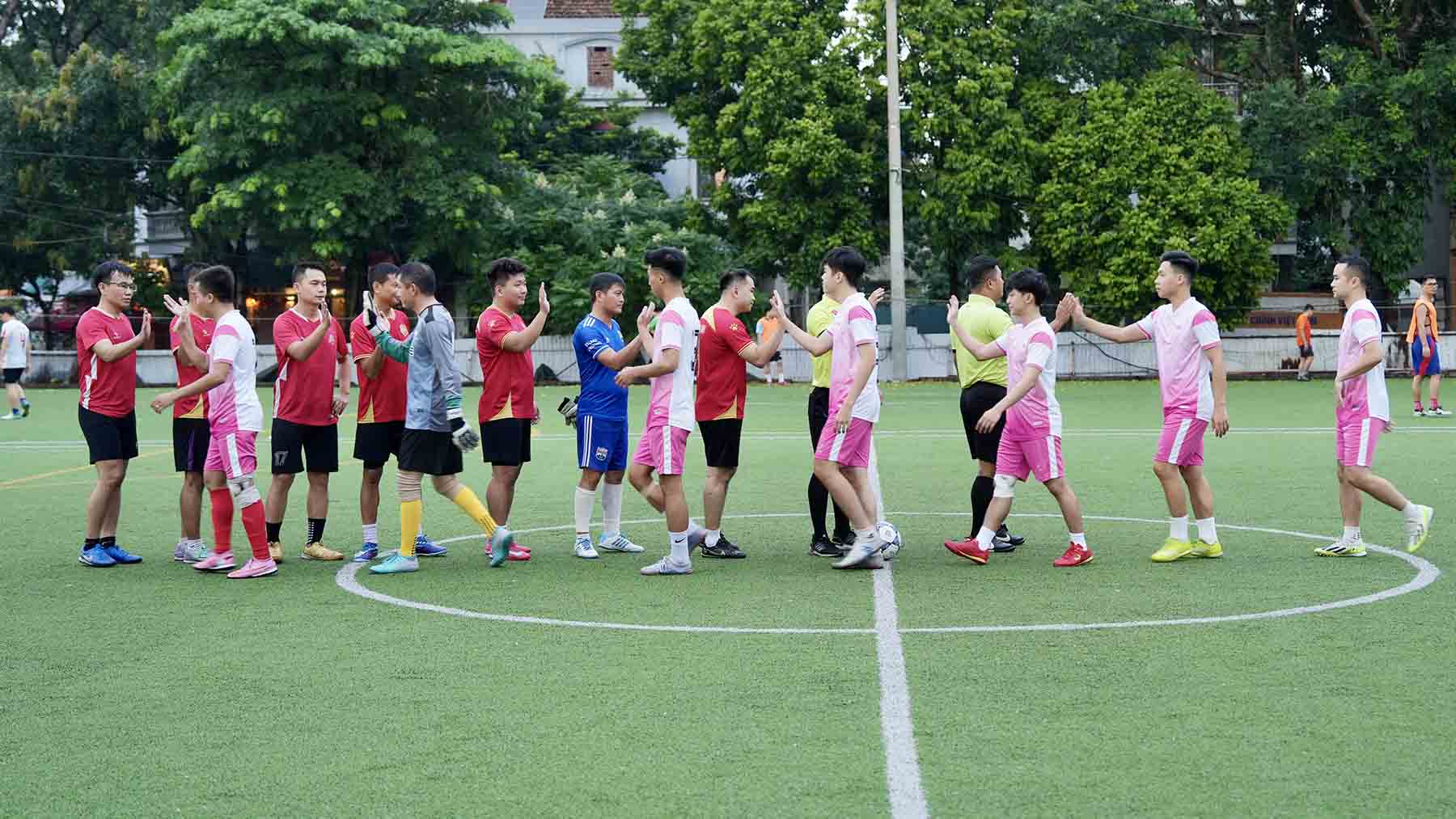 2 doi tien vao tran Chung ket la doi bong Bao Lao Dong (ao do) va doi bong Bao dien tu Tieng noi Viet Nam (VOV). Doi Bao Lao Dong gianh quyen vao chung ket sau khi vuot qua doi bong Bao Tien Phong o ban ket voi 12 luot sut penalty (hai doi hoa 1 - 1 o hai hiep chinh). Con doi VOV thang doi bong Bao Phap luat Viet Nam voi ti so 2 - 0 o tran ban ket con lai.