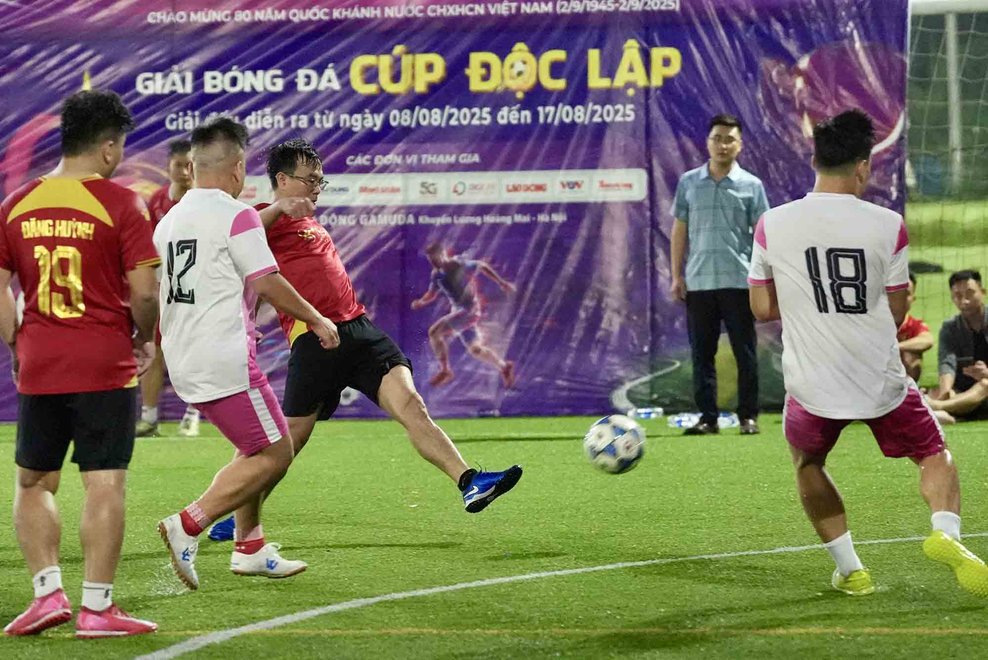 Ho co duoc dieu minh can khi can khi tran dau con chua day 5 phut. Tat Thao dut diem dep mat sau khi nhan duoc chuyen tu pha da phat nhanh cua dong doi, rut ngan ti so xuong con 1 - 3. Day cung la ban thang cuoi cung cua tran dau.