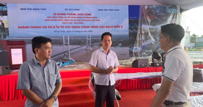 Ong Nguyen Thanh Dieu – Pho Chu tich UBND tinh Dong Thap khao sat khu vuc to chuc le khanh thanh cau Rach Mieu 2. Anh: Hoang Loc
