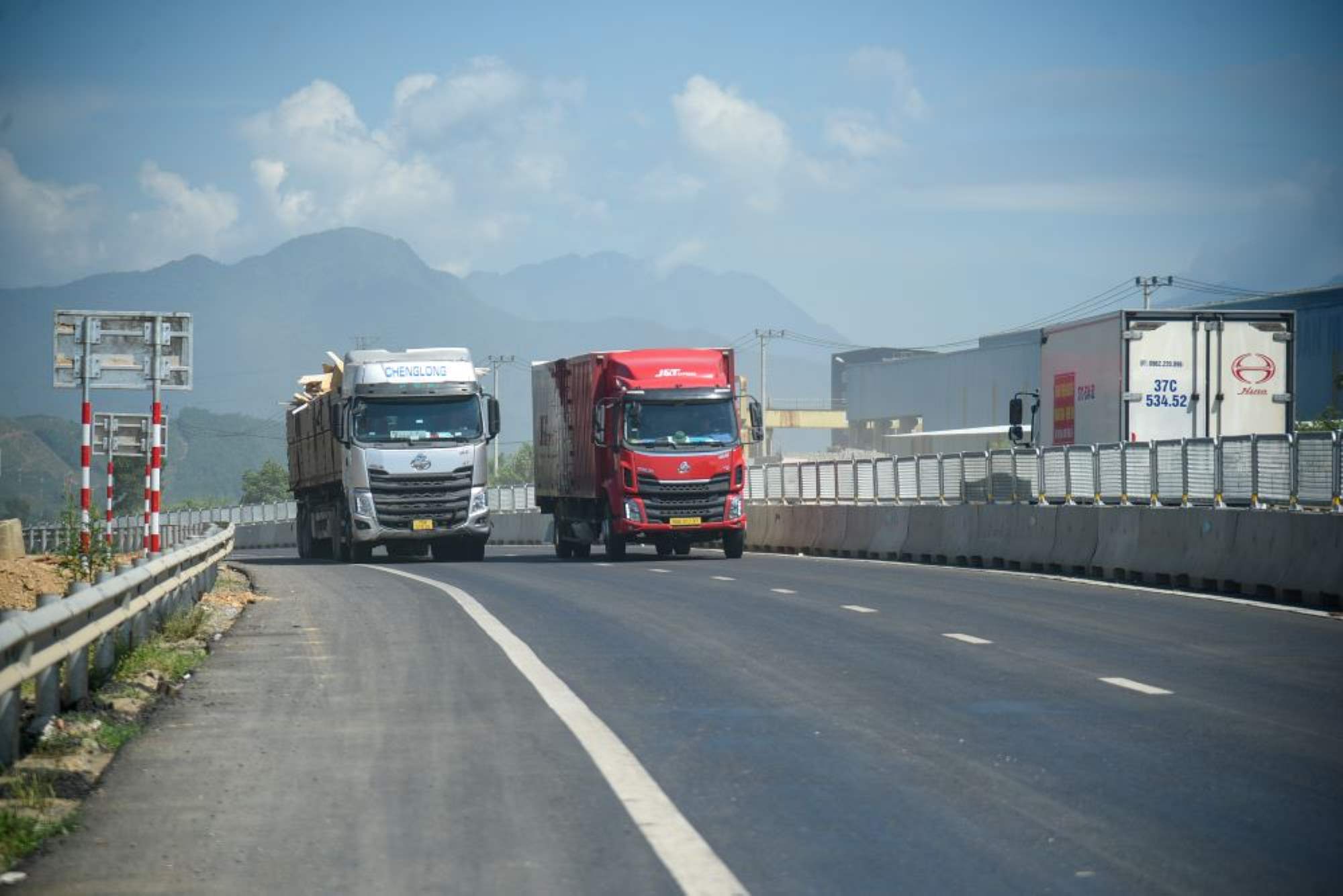The Hoa Lien - Tuy Loan Expressway will pass through the intersection with National Highway 14 before connecting with the Da Nang - Quang Ngai Expressway. Photo: Tran Thi