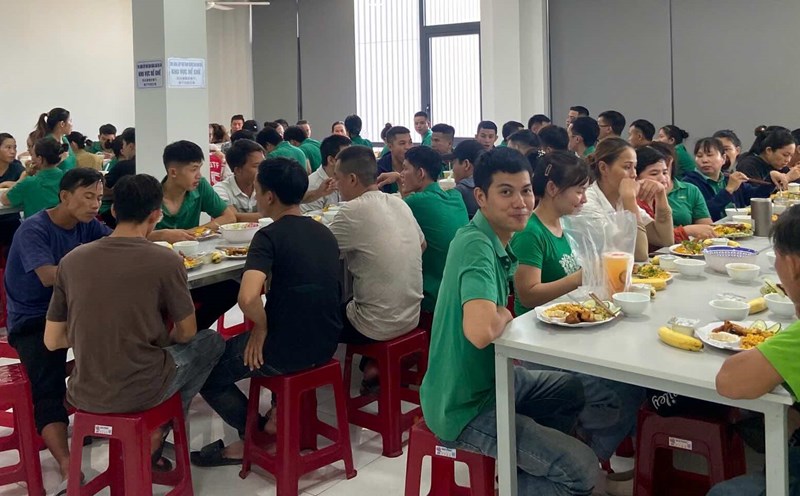 The Trade Union of Gold Tree Food Vietnam organizes a Trade Union meal for workers. Photo: Gold Tree Food Vietnam Company's Trade Union