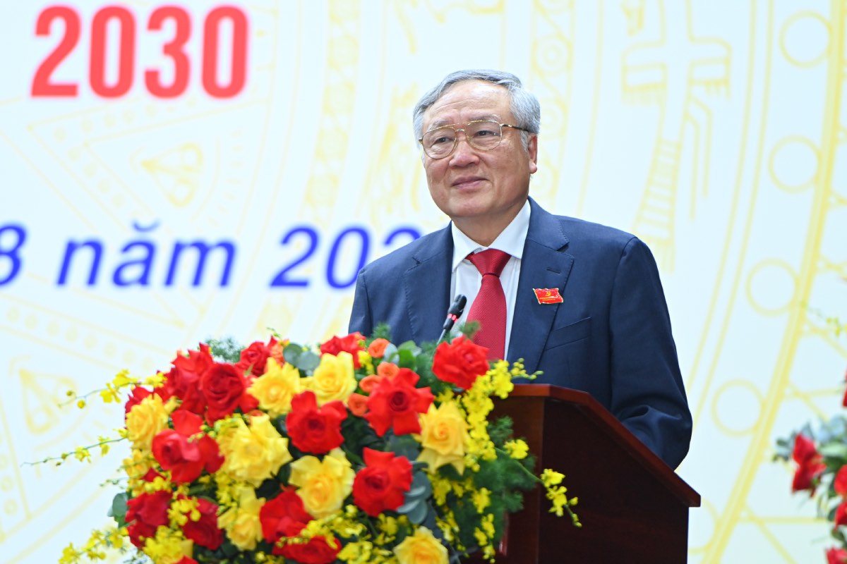 Politburo member and Permanent Deputy Prime Minister Nguyen Hoa Binh mentioned the duties of those working in emulation and reward work. Photo: Manh Quan