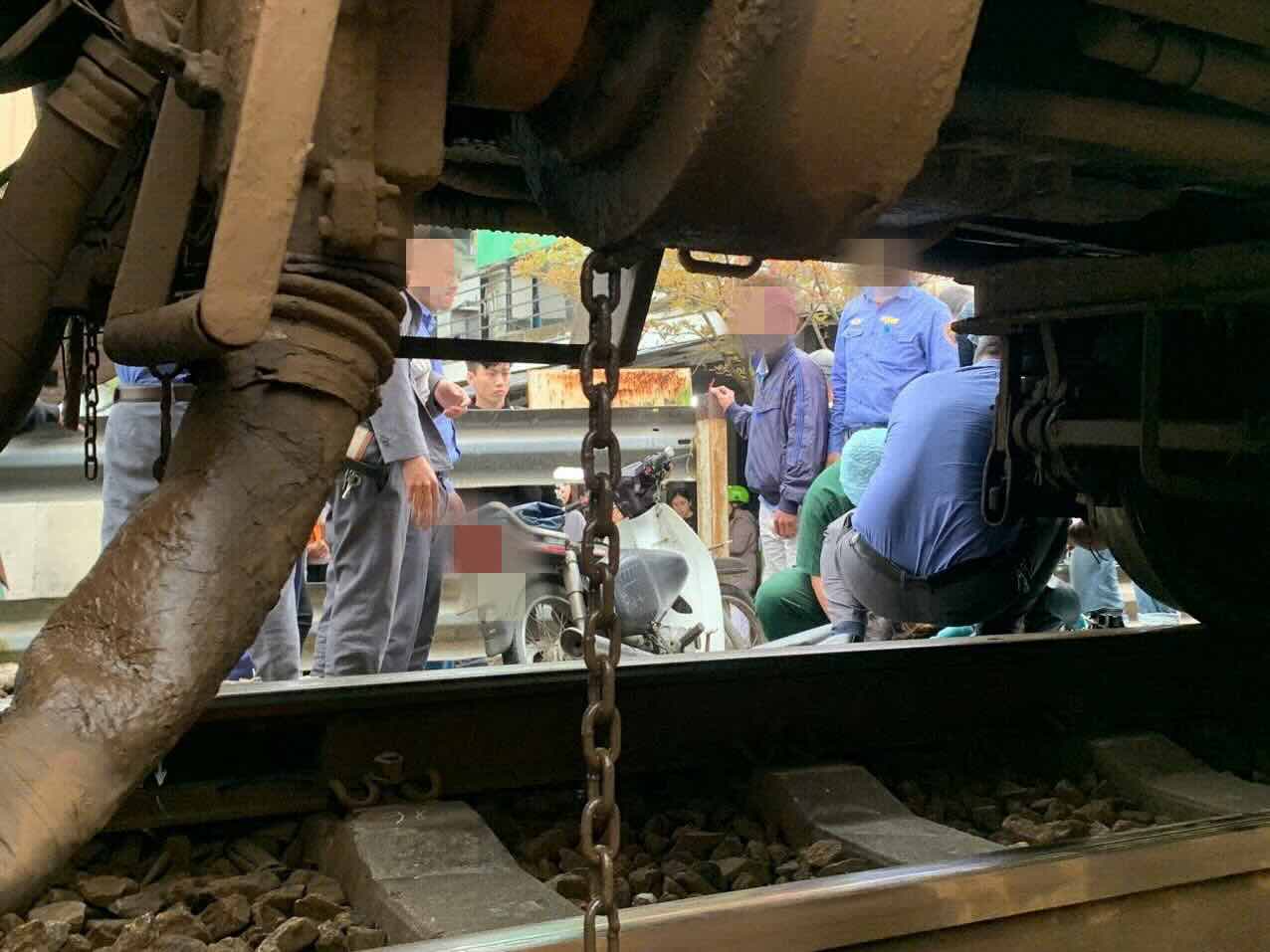 The scene of the railway accident that sent a female student to the emergency room in Hue in March 2025. Photo: Dinh Van.