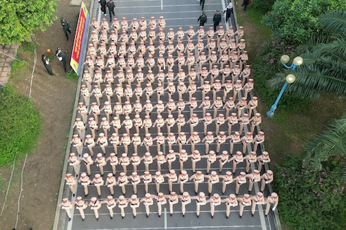 The curriculum especially trained the A80 parade groups of hundreds of people.