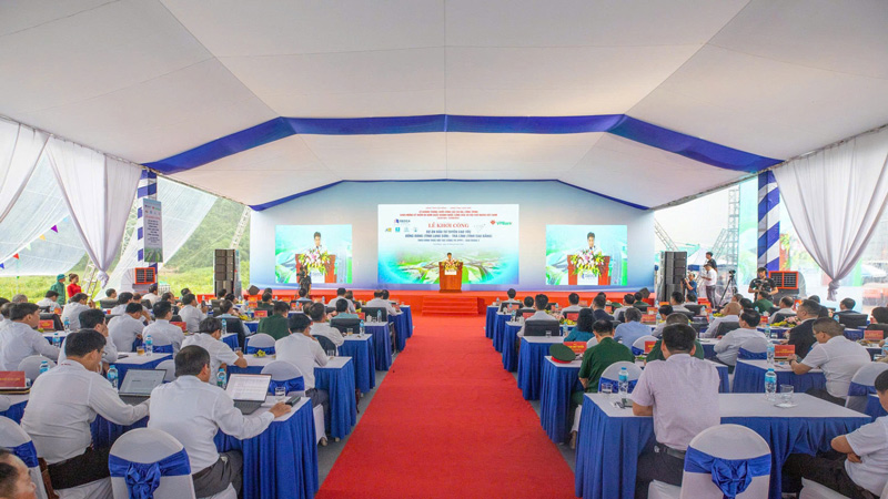 Toan canh buoi le khoi cong va binh do hoan chinh tuyen cao toc Dong Dang - Tra Linh. Anh: Tan Van