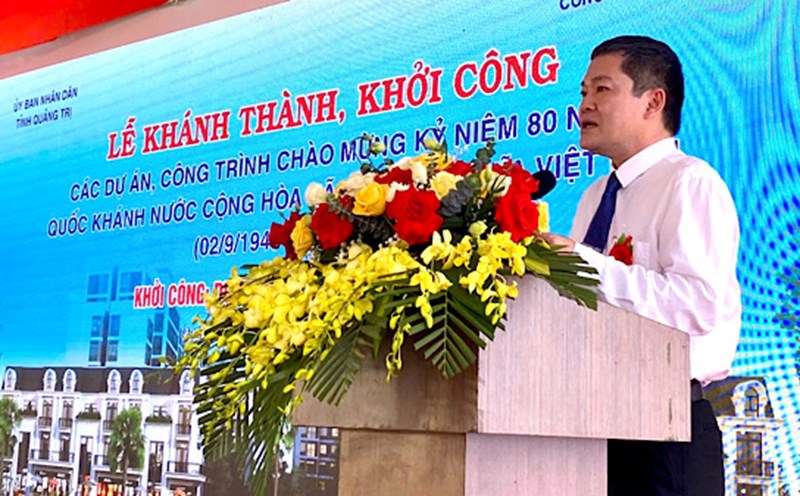 Mr. Phan Phong Phu - Vice Chairman of the People's Committee of Quang Tri province spoke at the groundbreaking ceremony for the construction of Bao Ninh 1 Social Housing area. Photo: Ngo Hien