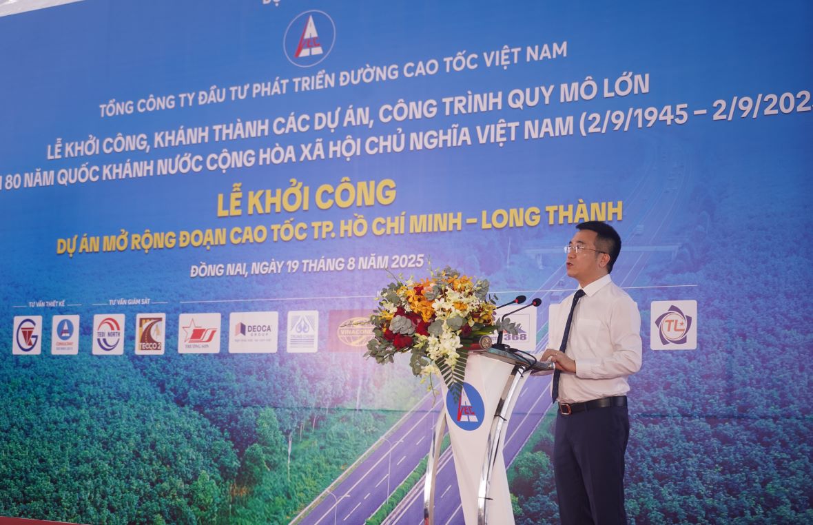 Anh: Chan Phuc