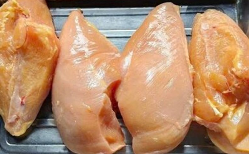 A properly prepared diet of white meat will help limit gallstones. Photo: Kieu Vu