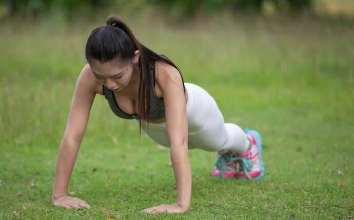 Mistakes in push-ups and the risk of harm. Photo: Thuy Duong