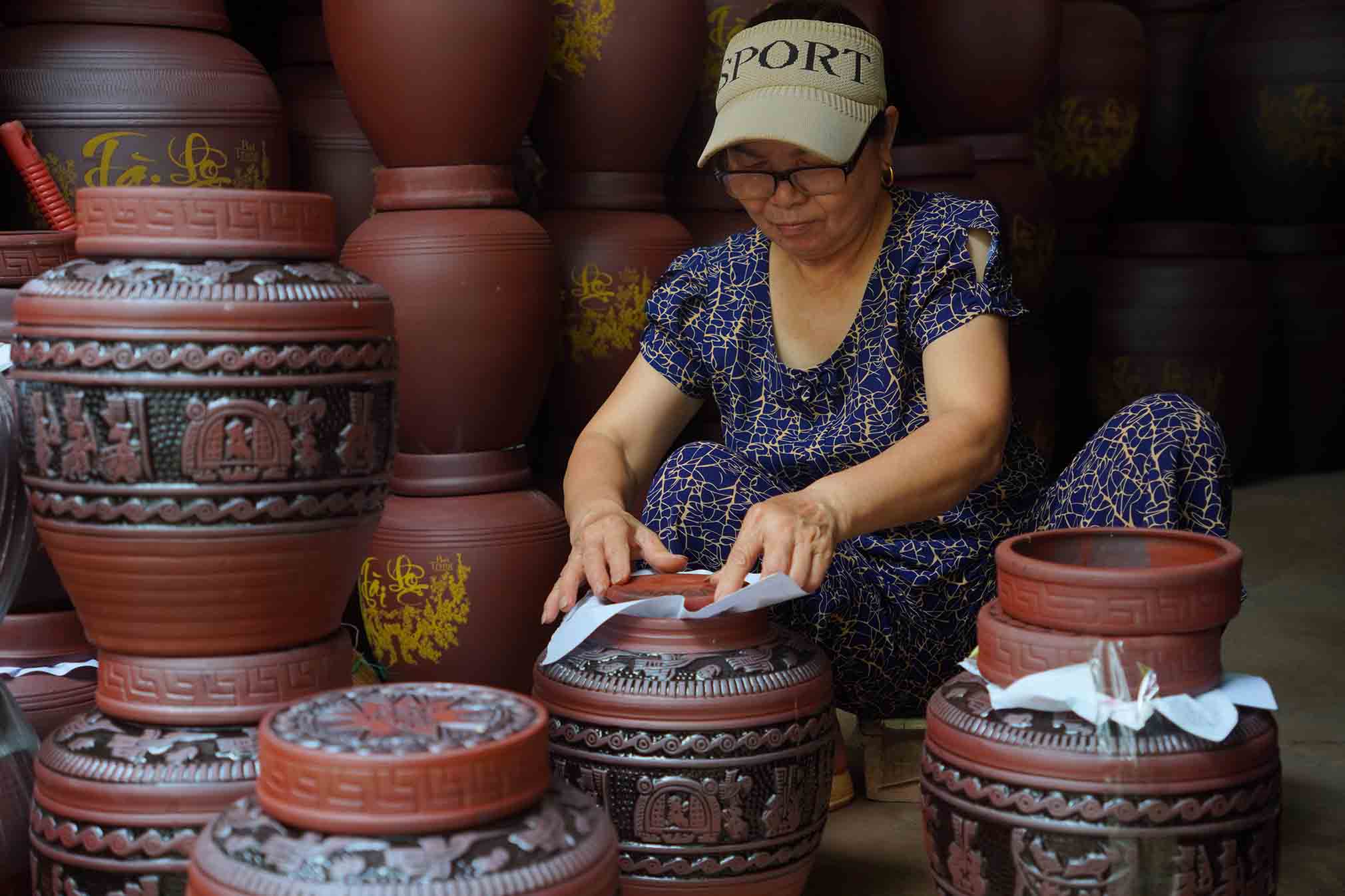 ប្រជាជន​នៅ​ទឹកដី​ប្រពៃណី​នេះ​កំពុង​ប្រឹងប្រែង​ស្តារ និង​ថែរក្សា​ភូមិ​សិប្បកម្ម​ឱ្យ​មាន​តម្លៃ​ពិតប្រាកដ​។ រូបថត៖ Han Trang