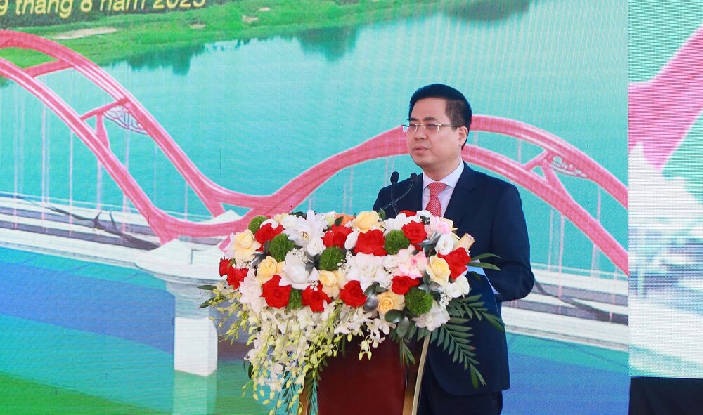 Ong Nguyen Hoang Giang - Chu tich UBND tinh Quang Ngai phat bieu tai buoi Le. Anh: Vien Nguyen