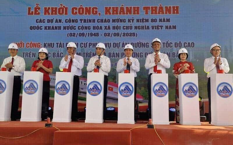 On the morning of August 19, in Dien Ban Bac ward, the People's Committee of Da Nang City held a groundbreaking ceremony for the resettlement area serving the high-speed railway project on the North - South axis. Photo: Thu Giang