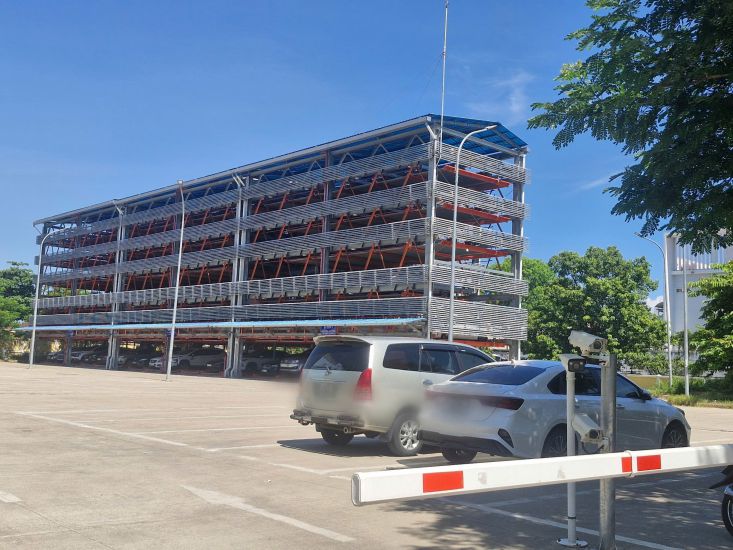 Smart parking lot No. 166 Hai Phong (Da Nang City) is unchingchingching due to high costs. Photo: Thu Giang