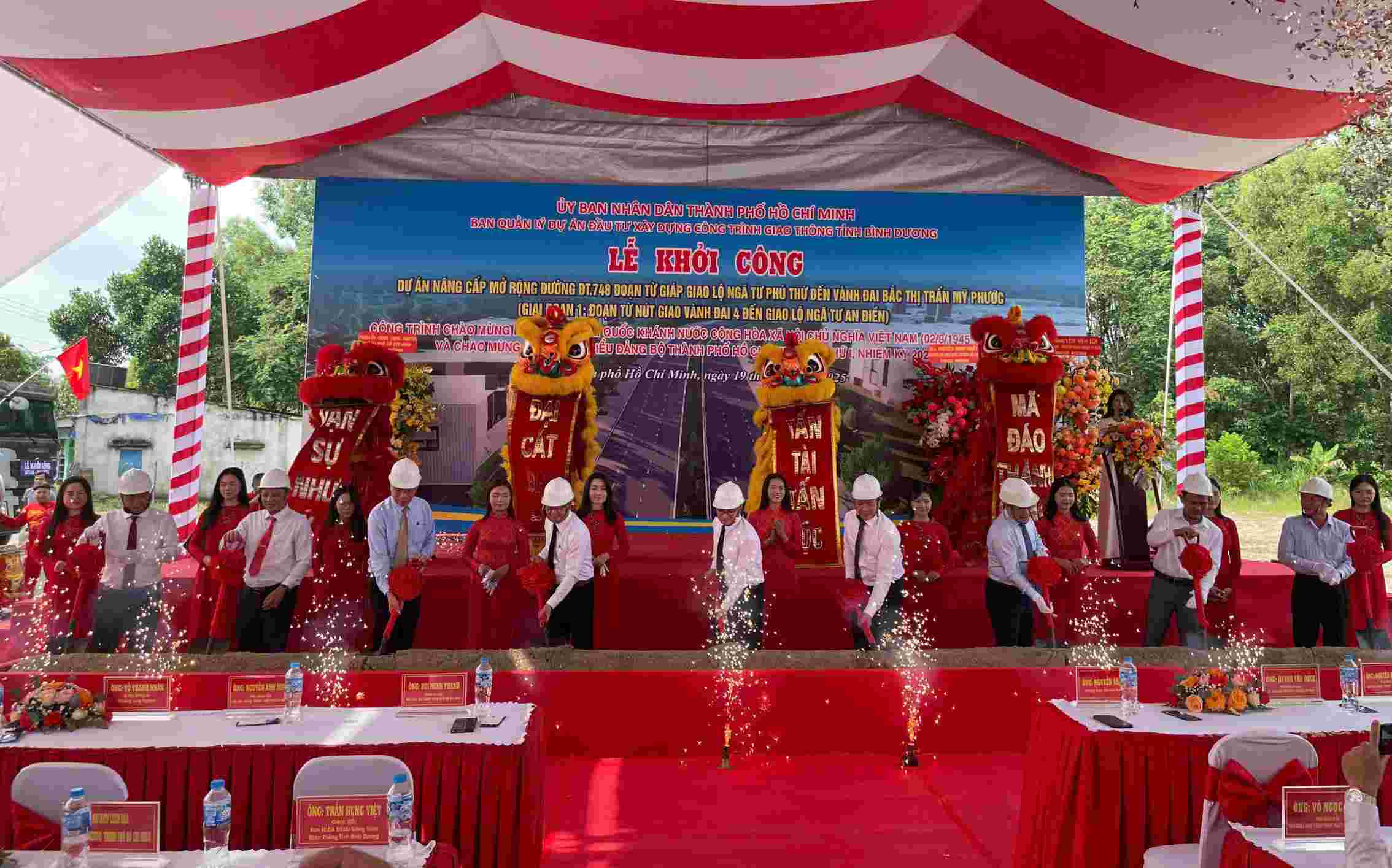 Cac dai bieu khoi cong du an. Anh: Duong Binh