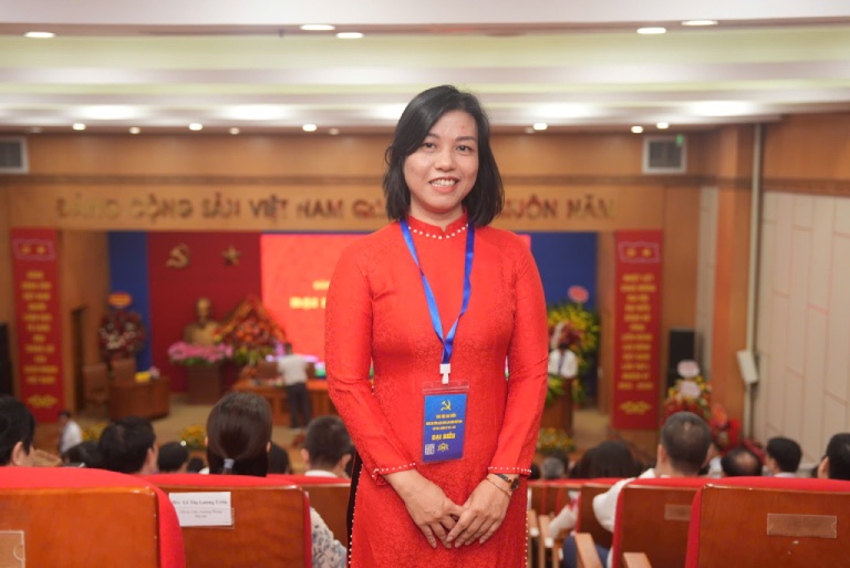 Ba Ho Thi Kim Ngan (Chi bo Ban Quan he lao dong, Pho truong ban Quan he lao dong). Anh: Huu Chanh