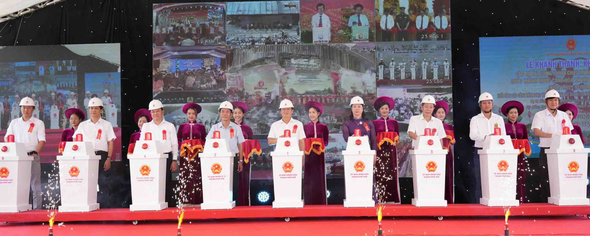 Hue City leaders pressed the button to start the Loc Tien Resettlement Area Project (phase 2). Photo: Ngoc Hieu.