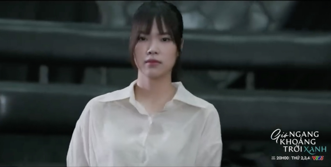 Phuong ham huc roi di khi thay vo chong My Anh quan tam nhau trong “Gio ngang khoang troi xanh” tap 5. Anh: VFC.