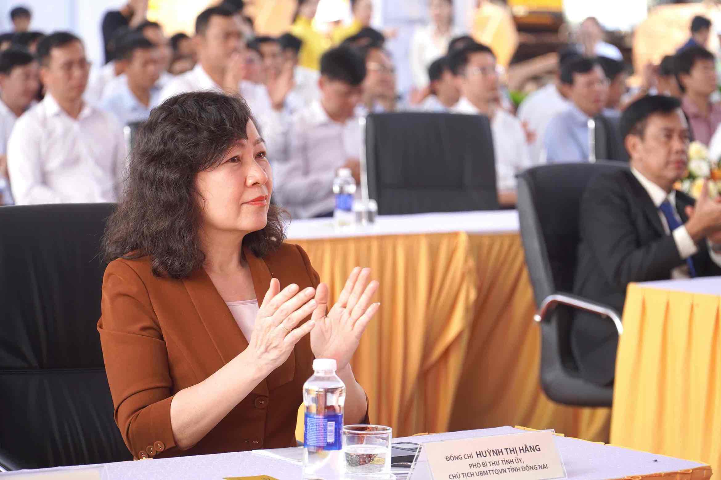 Ba Huynh Thi Hang - Pho Bi thu, Chu tich Uy ban MTTQ Viet Nam tinh Dong Nai tai le khoi cong. Anh: HAC