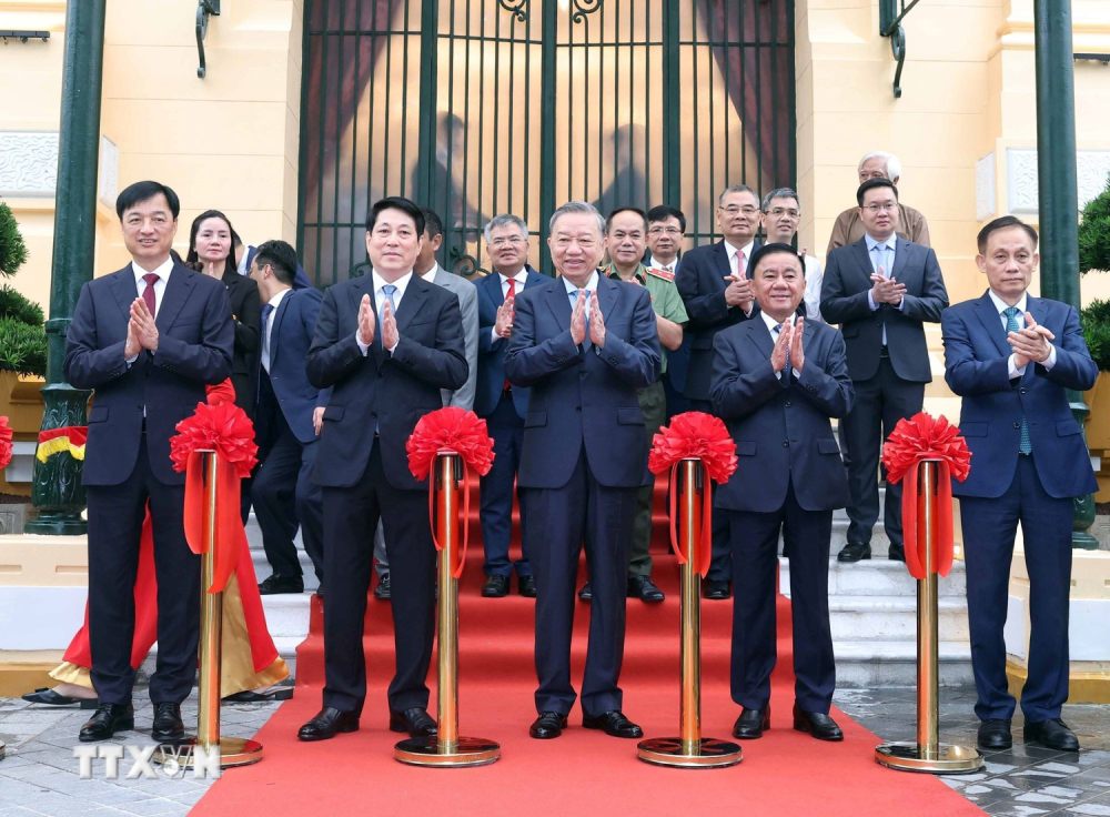 ラムの書記長と式典のルオン・クオン大統領と代表者。写真：unified/ttxvn