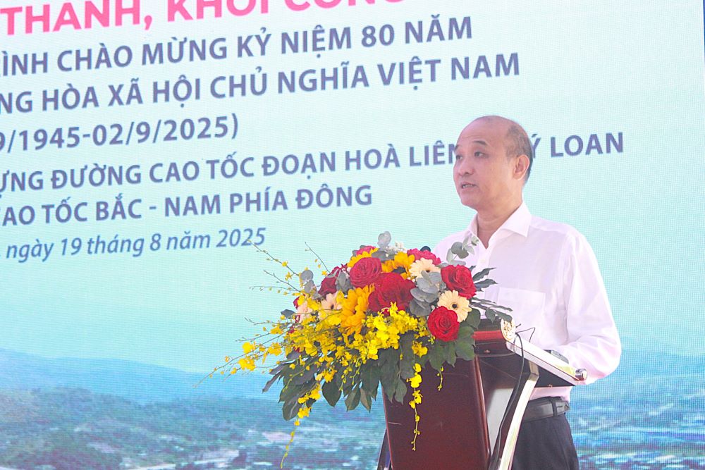 Ong Le Quang Nam - Pho Chu tich UBND TP Da Nang phat bieu tai buoi le. Anh: Tran Thi