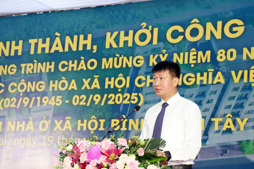 Chu tich UBND tinh Lao Cai Tran Huy Tuan de nghinNha dau tu va cac don vi thi cong tap trung cao do, quyet liet trong to chuc trien khai du an. Anh: Linh Vu