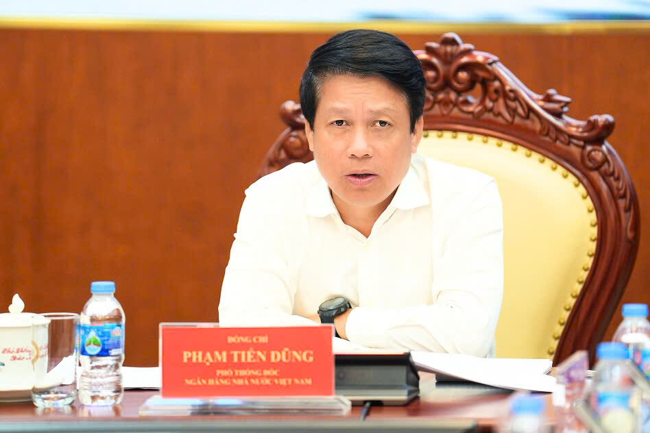 NHNN Pham Tien Dung副総裁は、行政手続きの迅速な完成、削減、簡素化を指示しました。写真:NHNN