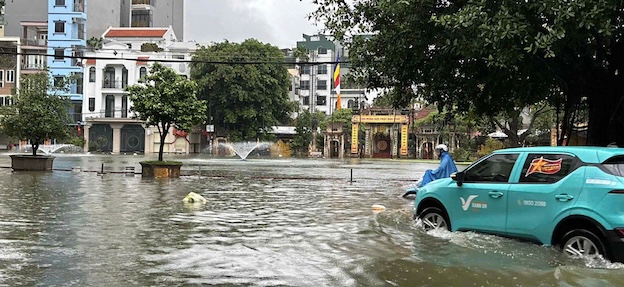 Khu vuc Trieu Khuc, duong cung ngap sau tu 30-35cm. Anh: Hanh Thom.