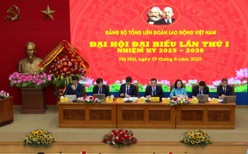 Opening of the special session of the 1st Congress of the Vietnam General Confederation of Labor Party Committee, term 2025 - 2030