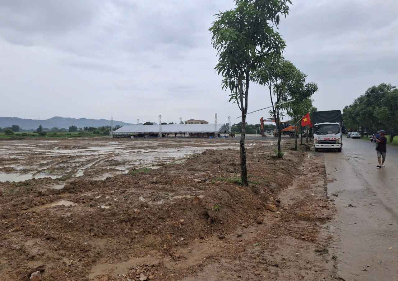 Khu dat trien khai Du an Tai dinh cu thon Lien Vinh, phuong Ha Huy Tap. Anh: Tran Tuan.