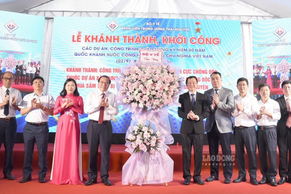 Khanh thanh cong trinh y te quy mo lon, hien dai bac nhat ca nuoc trong linh vuc dieu tri hoi suc cap cuu va chong doc. Anh: Vu Trung.