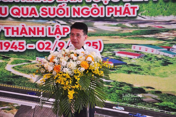 Ong Chu Duc Hai – Giam doc Ban Quan ly du an dau tu xay dung cong trinh giao thong tinh Lao Cai phat bieu tai le khoi cong. Anh: Dinh Dai
