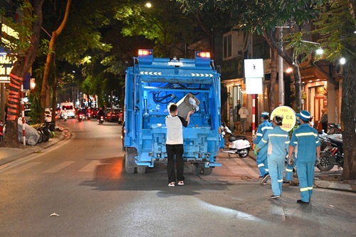 Hanoi mobilizes all resources to build a civilized safe and hygienic space. Photo: Duc Hiep