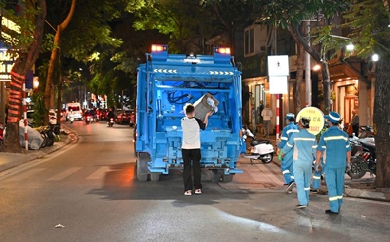 Hanoi mobilizes all resources to build a civilized safe and hygienic space. Photo: Duc Hiep