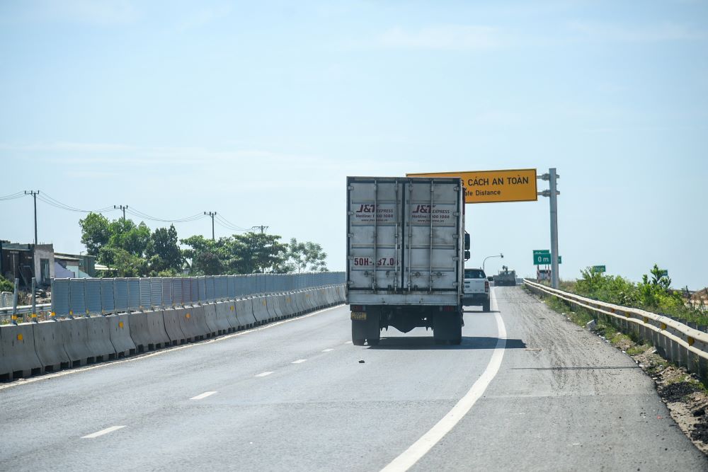 Diem cuoi tai Km77+472 tiep giap nut giao Tuy Loan (diem dau cua du an duong cao toc Da Nang - Quang Ngai), thuoc dia phan xa Ba Na, TP Da Nang.
